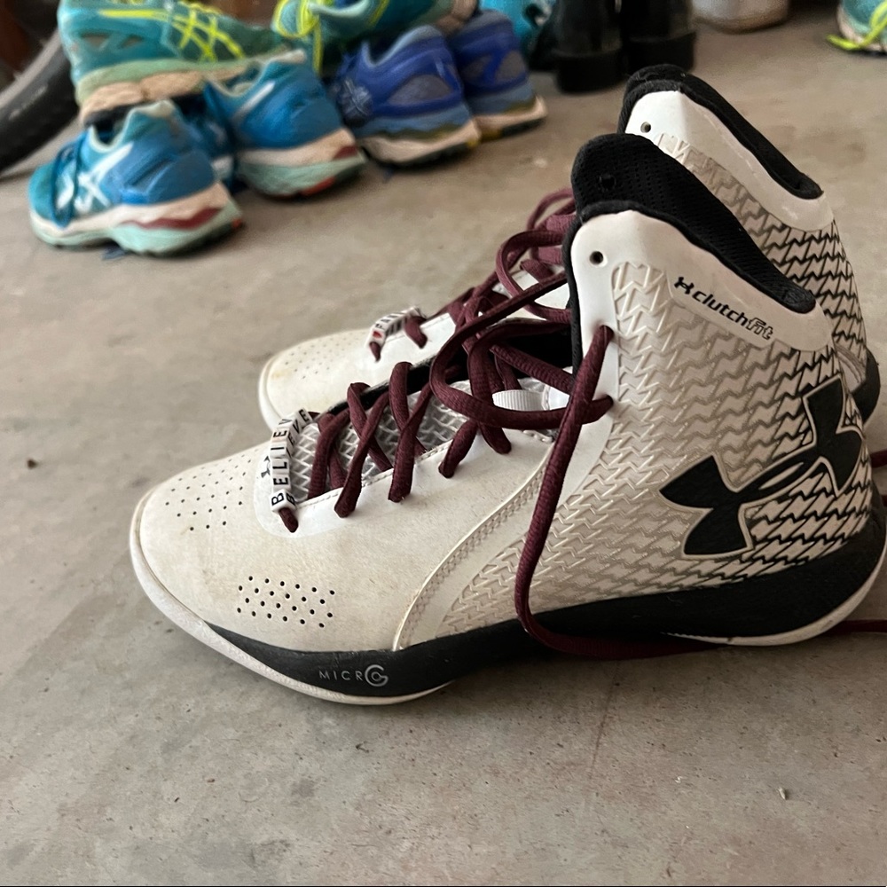 Black and white under armpit basketball sneakers, maroon laces, used